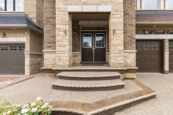 20 Russell Creek DR, Brampton, ON L6R 3Y9
