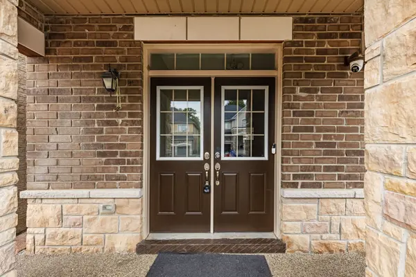 20 Russell Creek DR, Brampton, ON L6R 3Y9