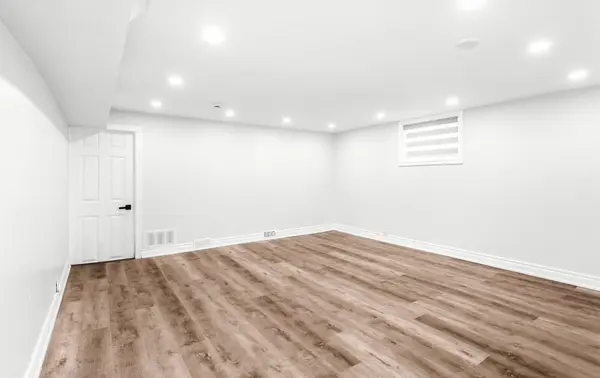 313 Ashbury RD E #Lower, Oakville, ON L6K 2M2