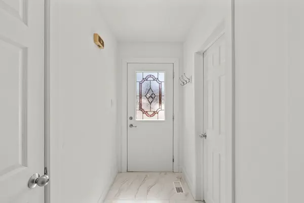 5 Ferndale AVE, Peterborough, ON K9J 1L9