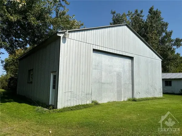 13688 Pigeon Island RD, South Dundas, ON K0C 1M0