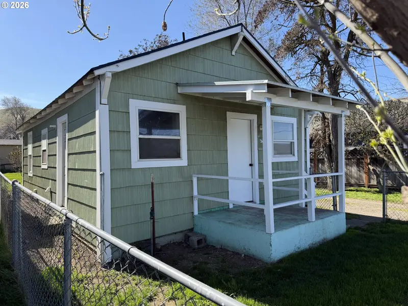 2406 E 10TH ST, The Dalles, OR 97058