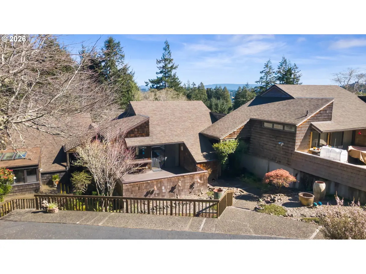 1320 INGERSOLL ST, Coos Bay, OR 97420