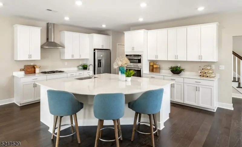 20 Eastwood Ter #20, East Hanover Twp., NJ 07936