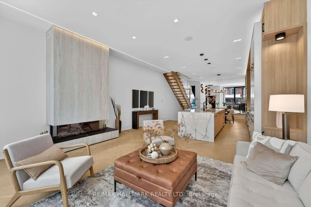 10 Wheeler AVE, Toronto E02, ON M4L 3V2