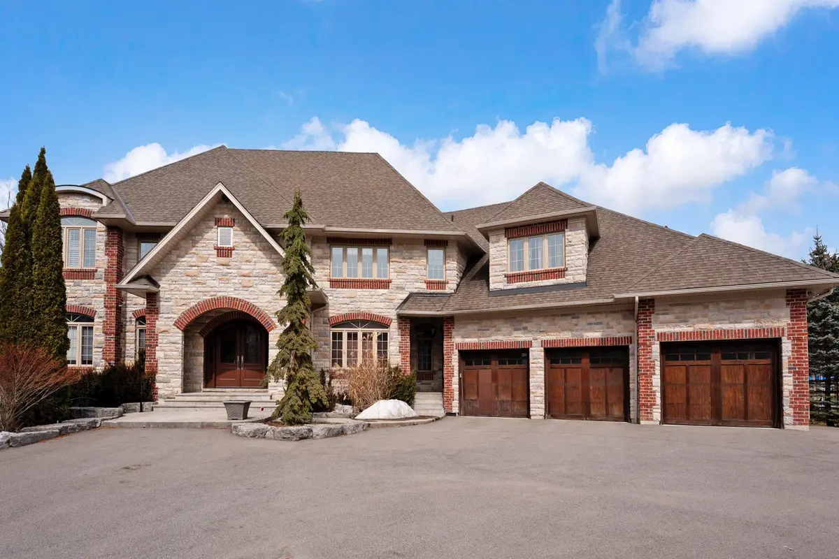 206 Churchill AVE, King, ON L7B 0G9