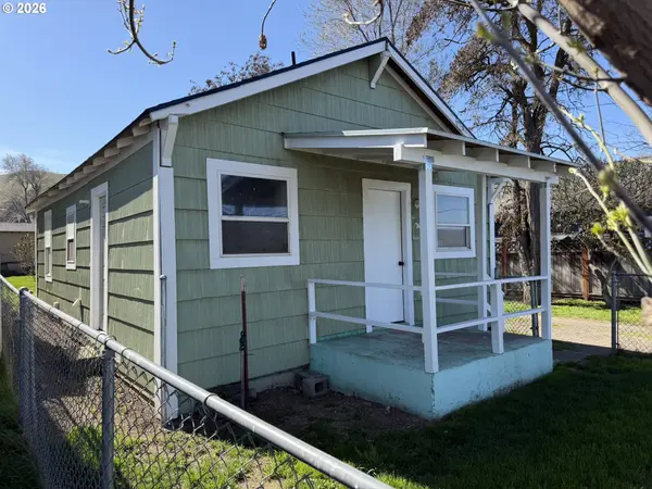 2406 E 10TH ST, The Dalles, OR 97058