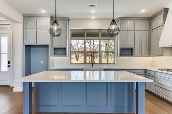 521 Aermotor Loop, Weatherford, TX 76085