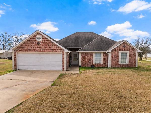 2927 Old Paris Road, Mount Pleasant, TX 75455