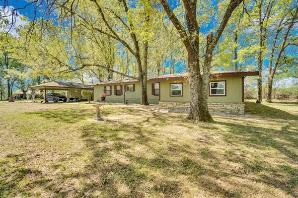 321 Rs County Road 3310, Emory, TX 75440