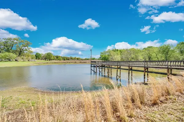 321 Rs County Road 3310, Emory, TX 75440