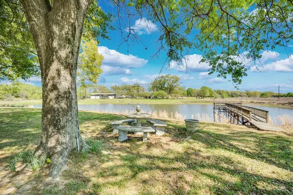 321 Rs County Road 3310, Emory, TX 75440