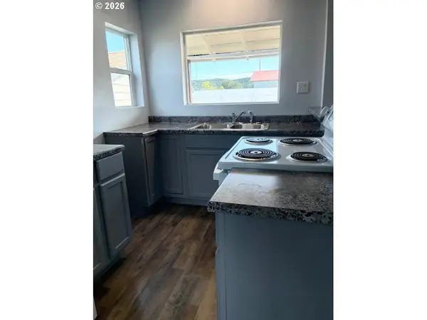 130 N 7TH ST, Lakeside, OR 97449