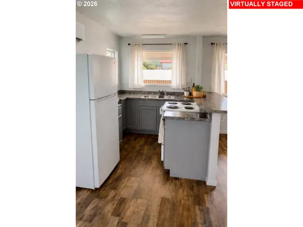 130 N 7TH ST, Lakeside, OR 97449