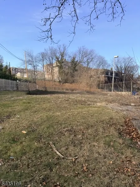 97 Clinton Ave, Newark City, NJ 07114