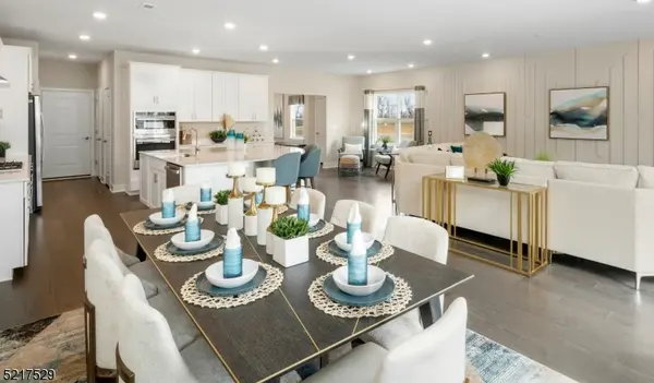 20 Eastwood Ter #20, East Hanover Twp., NJ 07936