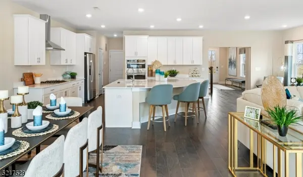 20 Eastwood Ter #20, East Hanover Twp., NJ 07936