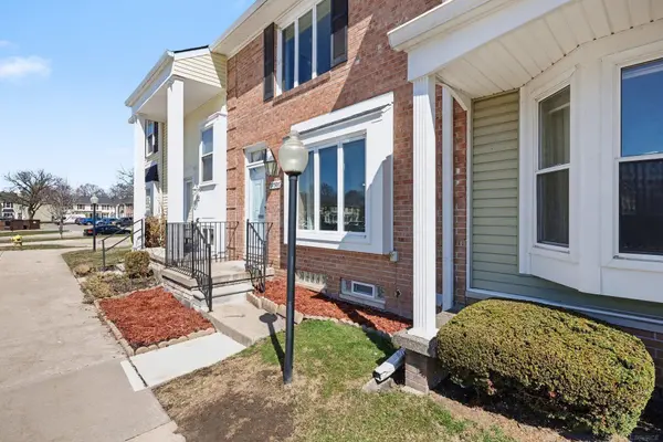 37586 Charter Oaks BLVD, Clinton Twp, MI 48036