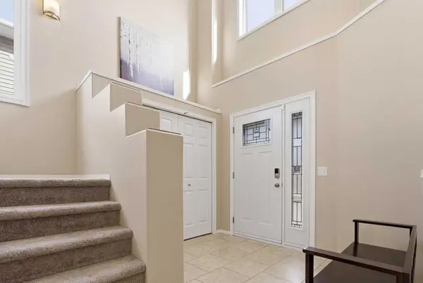 1067 Coventry DR NE, Calgary, AB T3K 4R8