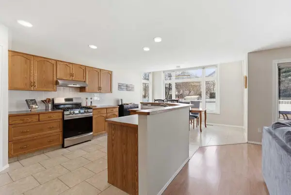 1067 Coventry DR NE, Calgary, AB T3K 4R8