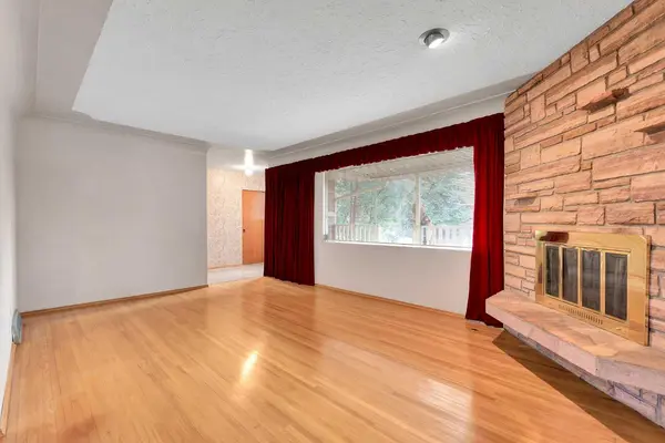 82 Rosery DR NW, Calgary, AB T2K 1L7