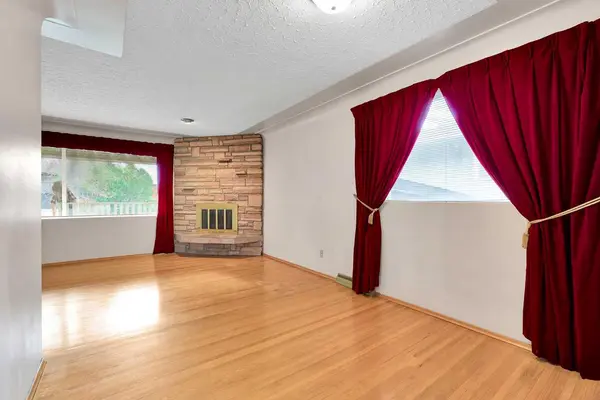 82 Rosery DR NW, Calgary, AB T2K 1L7