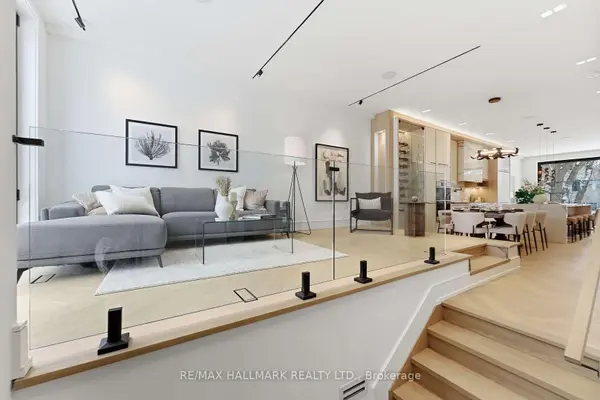 10 Wheeler AVE, Toronto E02, ON M4L 3V2