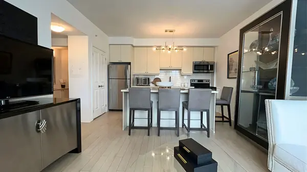 12 Woodstream BLVD #118, Vaughan, ON L4L 8C3