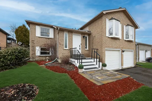 26 Stonehill BLVD, East Gwillimbury, ON L9N 1E3