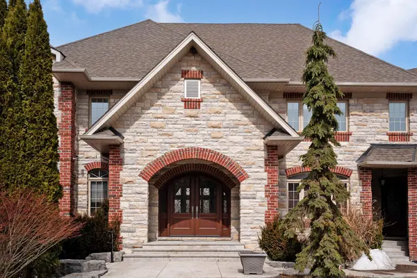 206 Churchill AVE, King, ON L7B 0G9