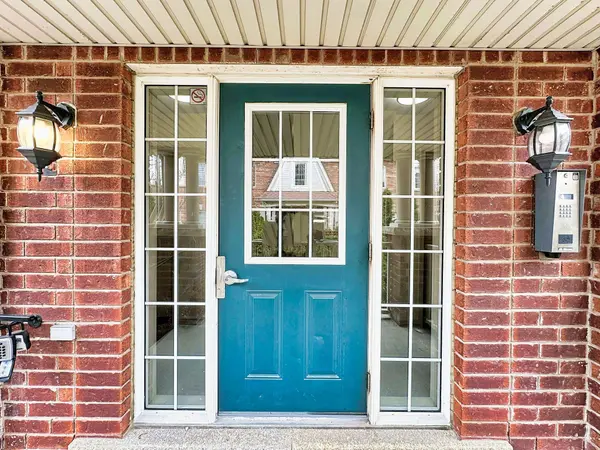 750 Neighbourhood CIR #5, Mississauga, ON L5B 0B7