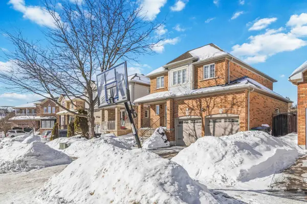 26 Courtsfield CRES, Brampton, ON L7A 2E3