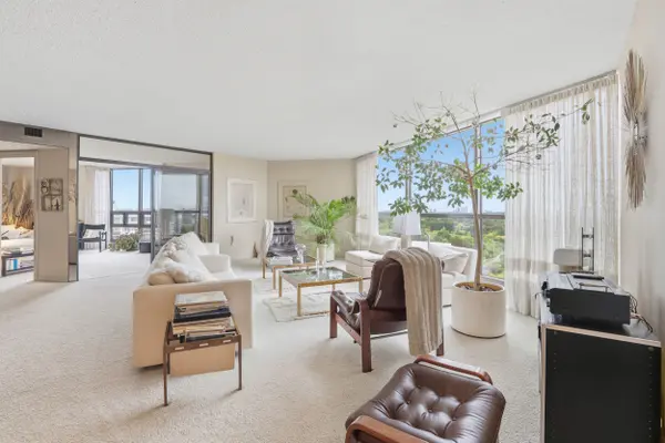 2010 Islington AVE #1806, Toronto W09, ON M9P 3S8