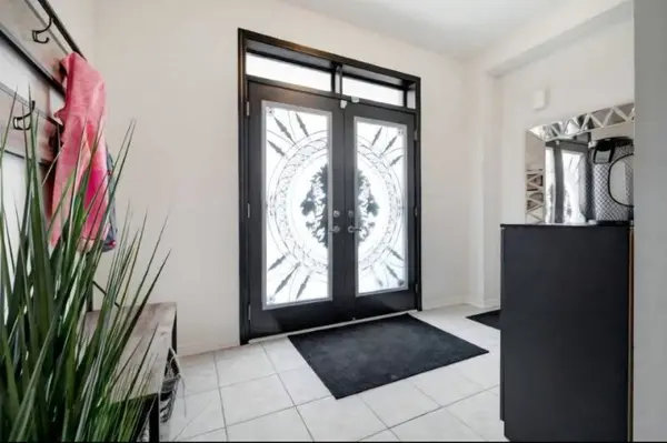 19 Malcolm CRES, Haldimand, ON N3W 0C8