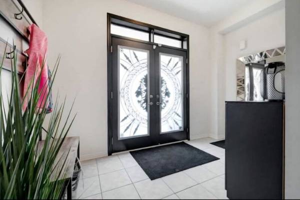 19 Malcolm CRES, Haldimand, ON N3W 0C8