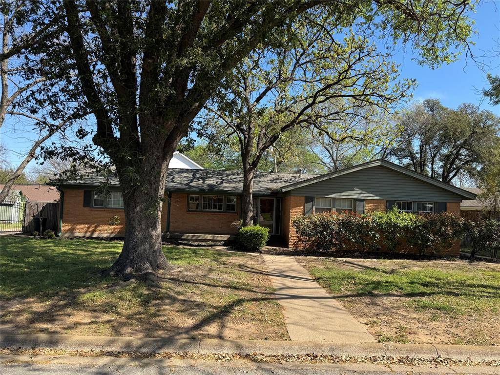 1148 Simpson Drive, Hurst, TX 76053