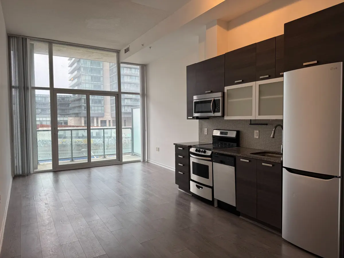 36 Lisgar ST #321, Toronto C01, ON M6J 0B1