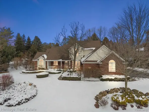 174 Howland Pines DR, Brandon Charter Township, MI 48371