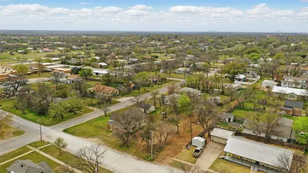 904 Avenue H, Cisco, TX 76437