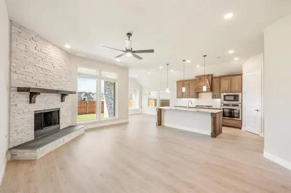 1036 Snowy Owl Drive, Alvarado, TX 76009