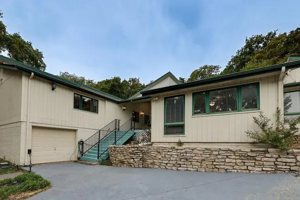 1405 Blackhill Court, Arlington, TX 76012