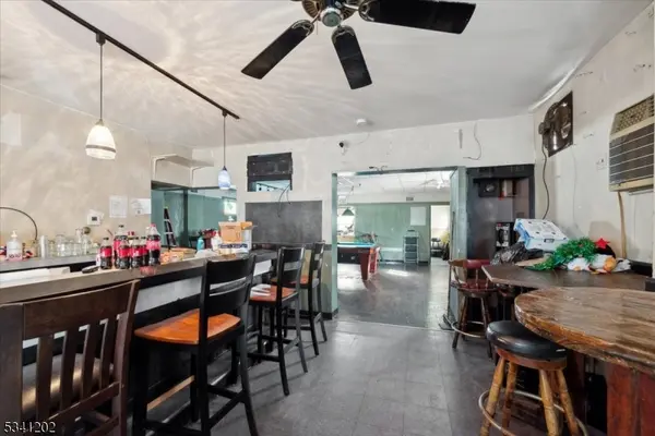 77 Maple Ave, Wallington Boro, NJ 07057