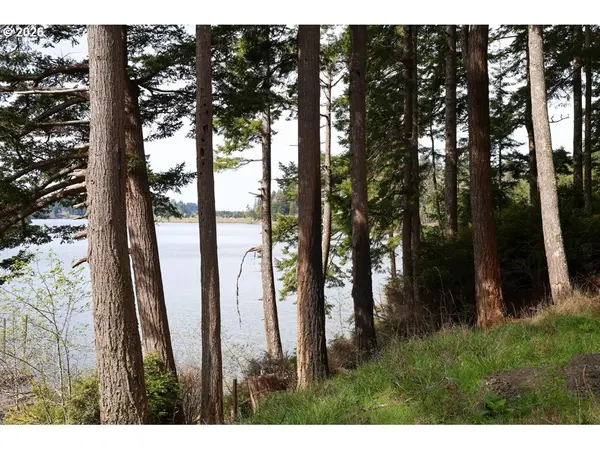 71350 SUNNY COVE RD, Lakeside, OR 97449