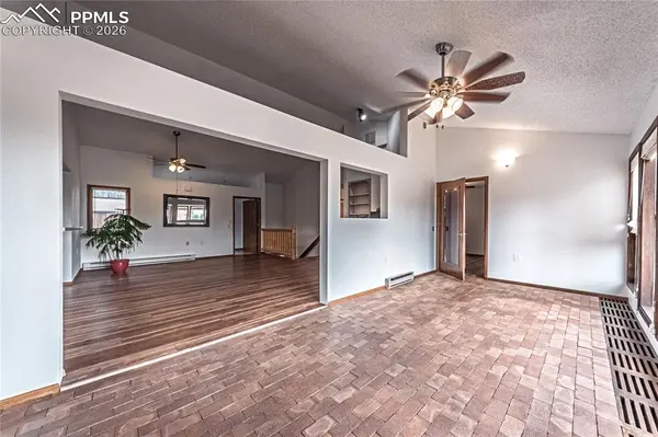 2350 Stoneridge DR, Colorado Springs, CO 80919