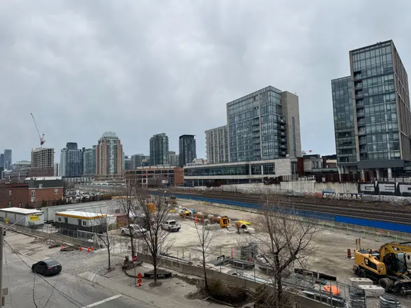 36 Lisgar ST #321, Toronto C01, ON M6J 0B1