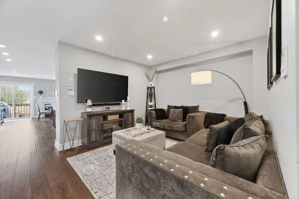 123 RUSSEL DR, Bradford West Gwillimbury, ON L3Z 3B9