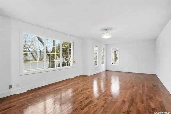 1424 Faulkner CRESCENT, Saskatoon, SK S7L 3R4