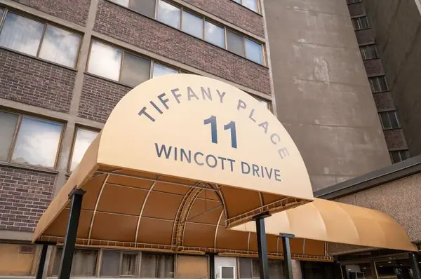 11 Wincott DR #705, Toronto W09, ON M9R 2R9