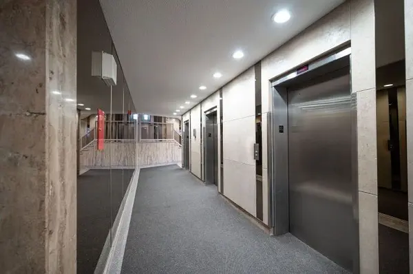 11 Wincott DR #705, Toronto W09, ON M9R 2R9