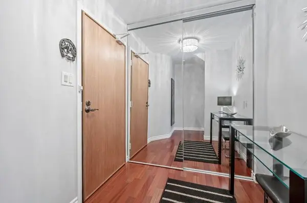 11 Wincott DR #705, Toronto W09, ON M9R 2R9